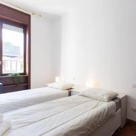 Image 2 - Libero, Via Durini, 20122 Milan MI, Italy - Apartment for rent