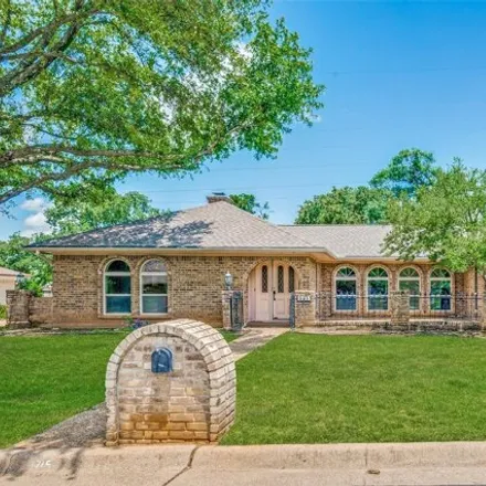 Buy this 4 bed house on 1715 Covemeadow Dr in Arlington, Texas