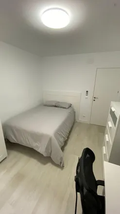 Rent this 5 bed room on Calle Estación in 28231 Las Rozas de Madrid, Spain