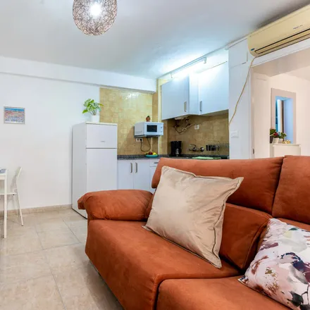 Rent this 1 bed apartment on PadThaiWok in Plaza de la Unión Europea, 20