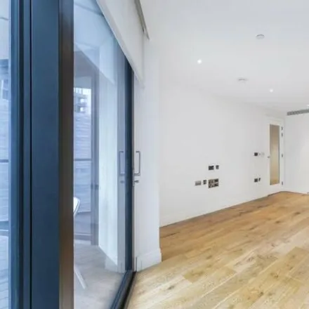 Image 1 - Montrose Building, 2 Malthouse Road, London, SW8 5AX, United Kingdom - Apartment for rent