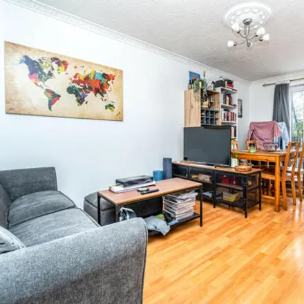 Image 1 - Astra Apartments, 250 Globe Road, London, E2 0LW, United Kingdom - Room for rent