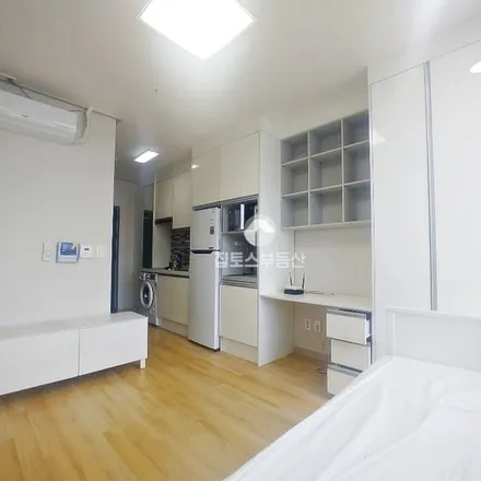 Rent this studio apartment on 서울특별시 성북구 안암동2가 153-1