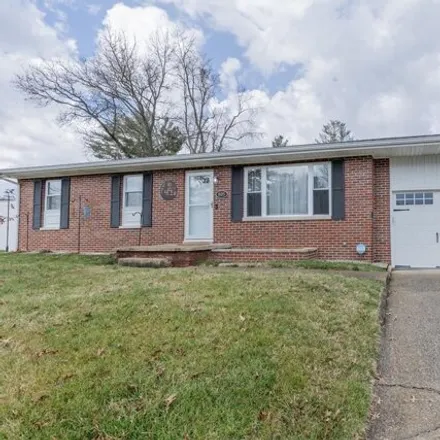 Buy this 3 bed house on 807 Evergreen Lane in Chillicothe, OH 45601