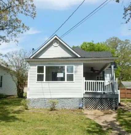 Buy this 2 bed house on 869 Lester Street in Poplar Bluff, MO 63901