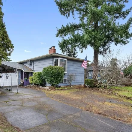 Buy this 4 bed house on 4635 Southeast Fieldcrest Drive in Milwaukie, OR 97222