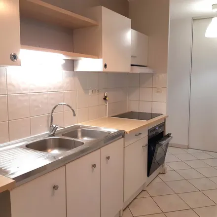Rent this 4 bed apartment on 9 Rue Servan in 38000 Grenoble, France