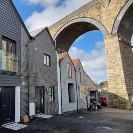 Rent this 2 bed room on The Old Smelting Works in Carvedras, Truro