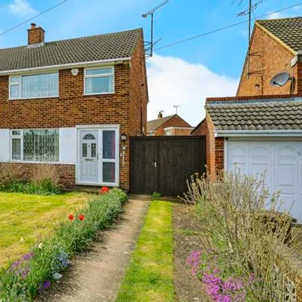 Buy this 3 bed duplex on Woodford Road in Dunstable, LU5 4LE