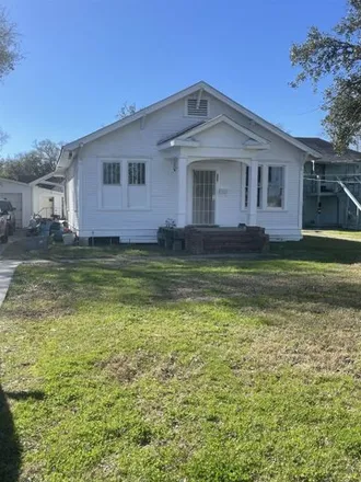 Buy this 2 bed house on 468 East Virginia Street in Beaumont, TX 77705