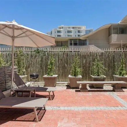 Image 1 - Yemaya Spa, Beach Road, Mouille Point, Cape Town, 8005, South Africa - Apartment for rent