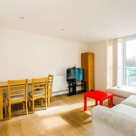 Rent this 2 bed apartment on Alexandra Hostel in High Street, London