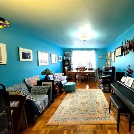 Image 5 - 715 Ocean Parkway, New York, NY 11230, USA - Apartment for sale