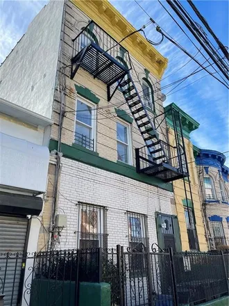 Image 1 - 1102 Sutter Avenue, New York, NY 11208, USA - Townhouse for sale