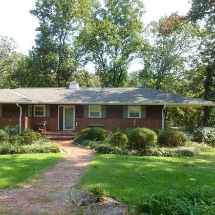 Rent this 4 bed house on 2152 Tanglewood Drive in Stuart Heights, Chattanooga