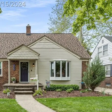 Buy this 3 bed house on 4315 Robinwood Avenue in Royal Oak, MI 48073
