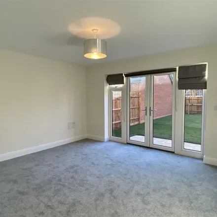 Rent this 4 bed apartment on Wheatfield Drive in Curbridge, OX29 0AG