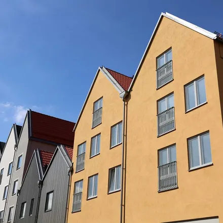 Rent this 2 bed apartment on Västra Sjögatan in 392 32 Kalmar, Sweden