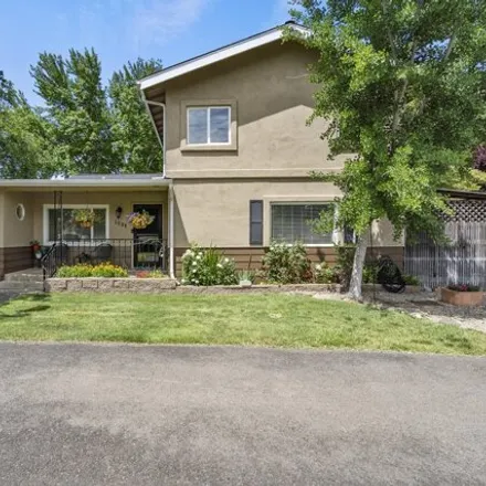 Buy this 3 bed house on 3008 Madrona Ln in Medford, Oregon