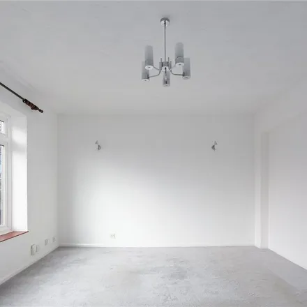 Image 3 - New Wanstead, London, E11 2SF, United Kingdom - Apartment for rent