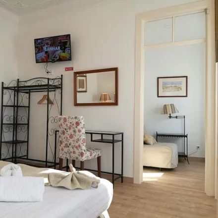 Rent this 2 bed room on Unidade de Cuidados de Saúde Personalizados da Lapa in Rua de São Ciro 36, 1200-831 Lisbon