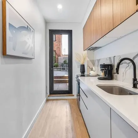 Rent this 4 bed townhouse on New York