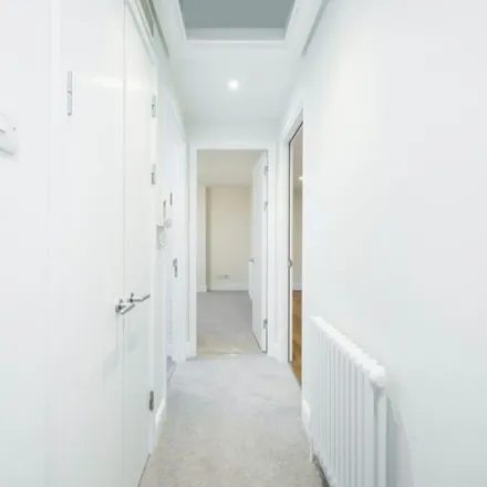 Image 1 - Aminex, 7 Gower Street, London, WC1E 6DP, United Kingdom - Apartment for rent