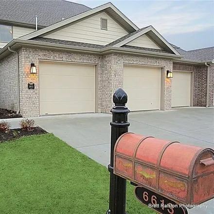Rent this 4 bed townhouse on 6613 South Rainbow Road in Rogers, AR 72758