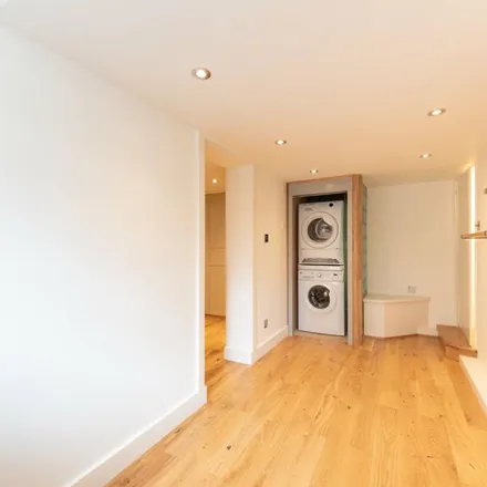 Image 5 - 4 St James's Terrace Mews, Primrose Hill, London, NW8 7LL, United Kingdom - Apartment for rent