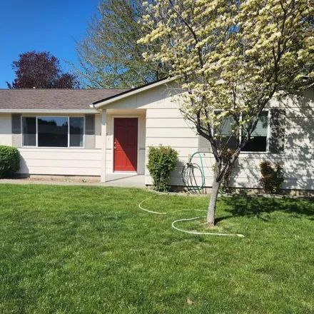 Buy this 3 bed house on 1458 South 32nd Avenue in Yakima, WA 98902