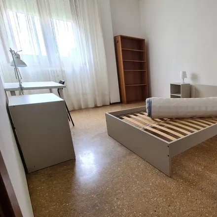 Rent this 3 bed room on Via Tomaso Albinoni 20 in 36100 Vicenza VI, Italy