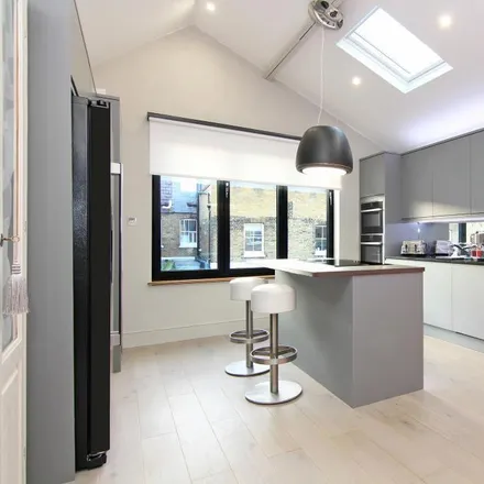 Rent this 2 bed apartment on Sinéad Kelly in 58 White Hart Lane, London