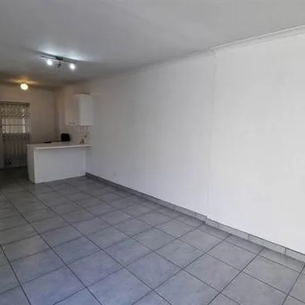 Image 4 - Sherwood Avenue, Kenilworth, Cape Town, 7708, South Africa - Apartment for rent