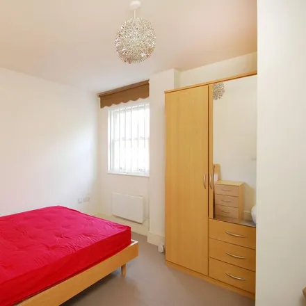 Image 2 - Bracken Avenue, London, SW12 8BJ, United Kingdom - Apartment for rent