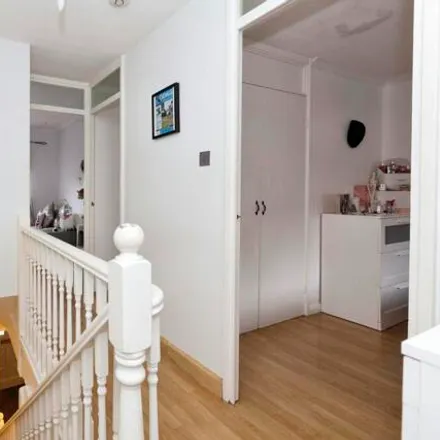 Image 4 - Exning Road, London, E16 4ND, United Kingdom - Townhouse for sale