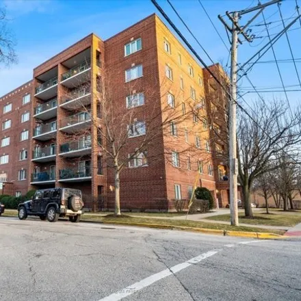 Buy this 2 bed condo on 1317 Perry Street in Des Plaines, IL 60016