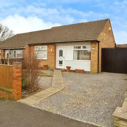 Buy this 2 bed house on Ambledale in Sarisbury, SO31 7BR