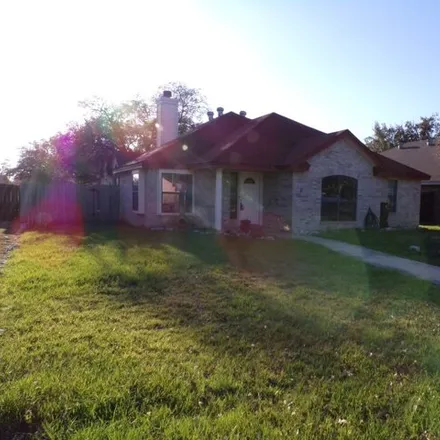 Rent this 3 bed house on 811 Sunnyvale Place in Uvalde, TX 78801