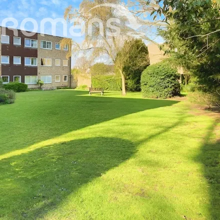 Rent this 2 bed apartment on Riseley Road in Maidenhead, SL6 6EP