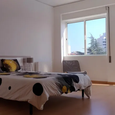 Rent this 2 bed apartment on Talhos Pessegueiro in Rua Pedro Hispano, 4250-173 Porto