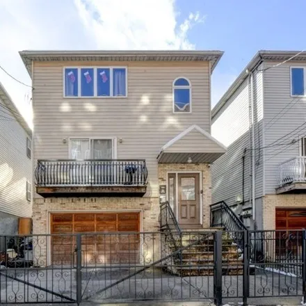 Buy this 6 bed house on 37 Lexington Street in Newark, NJ 07105