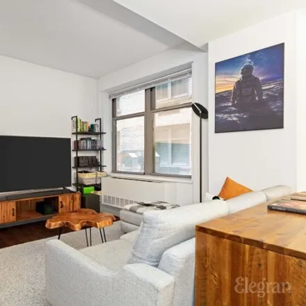 Rent this studio house on 100 West 58th Street in New York, NY 10019