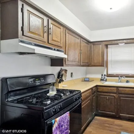 Image 5 - 11012, 11014 West Florist Avenue, Milwaukee, WI 53225, USA - Townhouse for sale