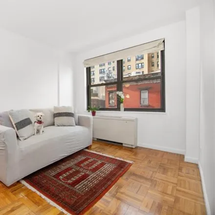 Image 5 - 301 East 69th Street, New York, NY 10021, USA - Apartment for sale