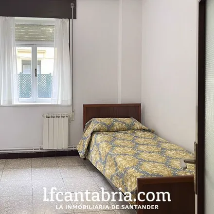 Rent this 5 bed apartment on Central Óptica in Calle de Hernán Cortés, 36