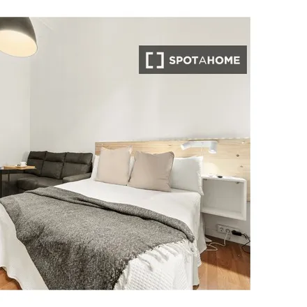 Rent this 9 bed room on Carrer de les Magdalenes in 4, 08001 Barcelona