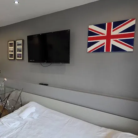 Rent this 1 bed apartment on London in E1 2LP, United Kingdom