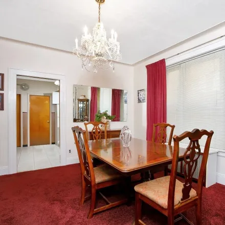Image 7 - 63-37 60th Place, New York, NY 11385, USA - Townhouse for sale
