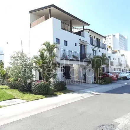 Buy this 4 bed house on Calle Hacienda del Salitre in 76100 Juriquilla, QUE