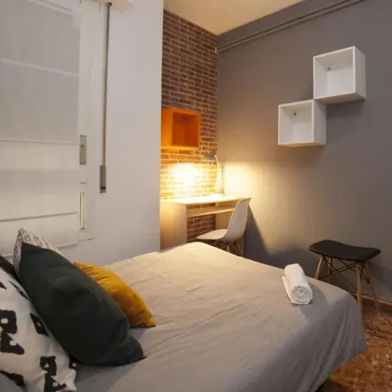 Rent this 22 bed room on Parròquia de Nostra Senyora del Carme in Carrer de Roger de Llúria, 08001 Barcelona